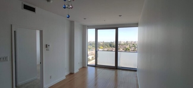 Building Photo - 8080 Cambie Rd Unit Aberdeen