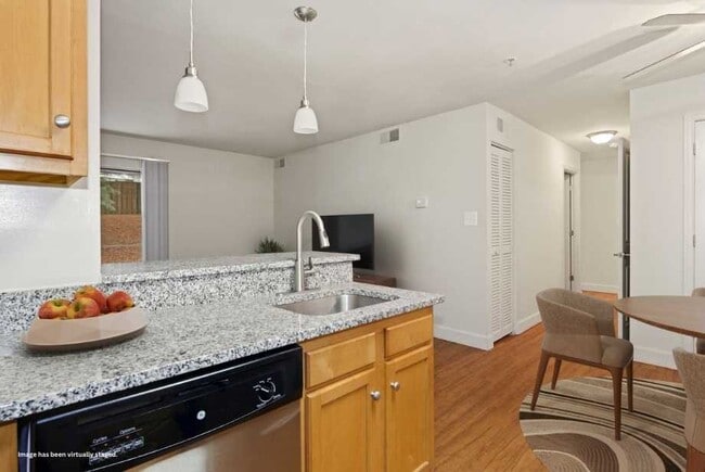 Building Photo - Fox Run Apartments