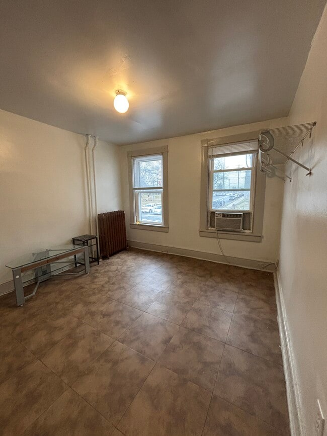 Photo - 645 E Orange St