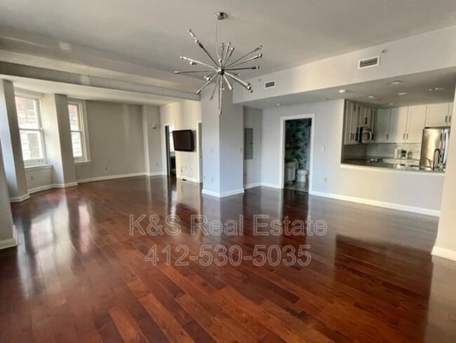 Building Photo - 306 Fourth Avenue - Unit 302