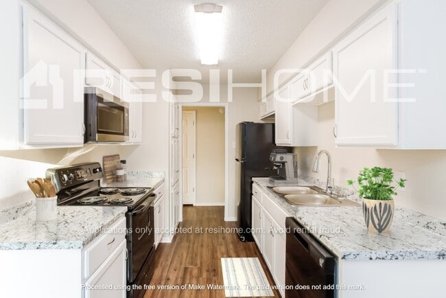 Photo - 1305 Duvall Dr