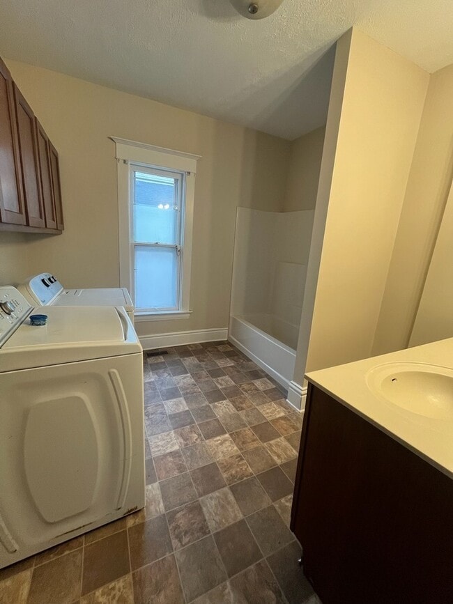 Photo - 154 Straight Ave SW