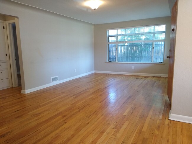 Park Hill 2 Bedroom 1 Bath Central Air! At... - Park Hill 2 Bedroom 1 Bath Central Air! At... House