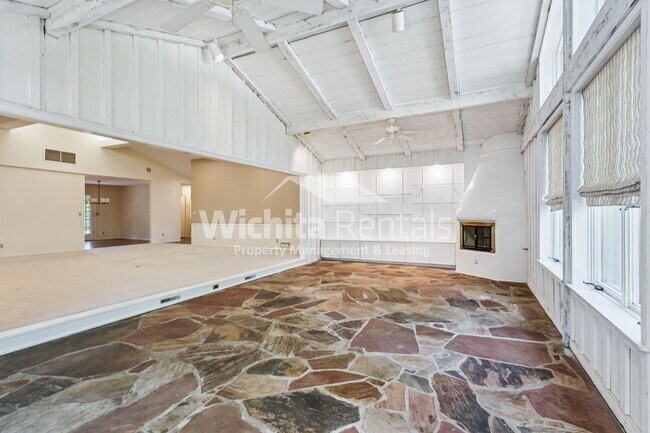 Photo - Beautiful 2,961 Sqft home in a Great Neighborhood!!