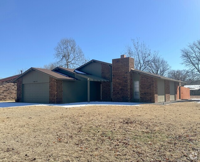 Building Photo - 1817 Gingham Ln Rental