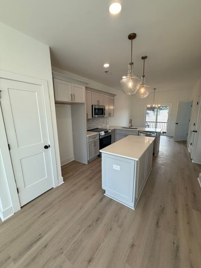 6038 Old Pineville Rd