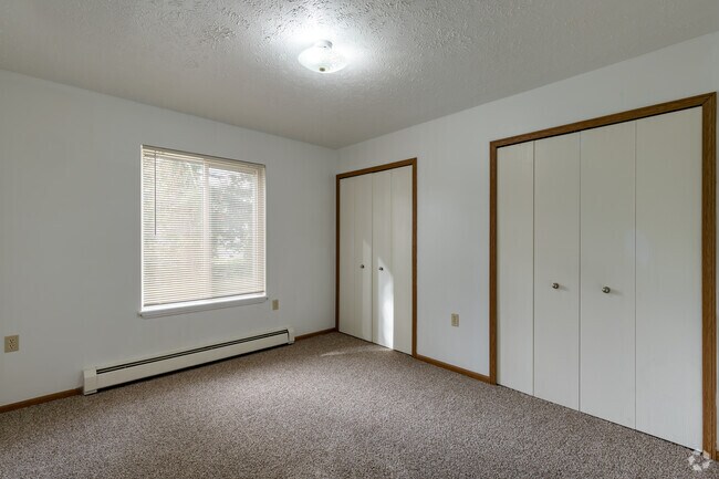 2BR, 1BA - 960SF