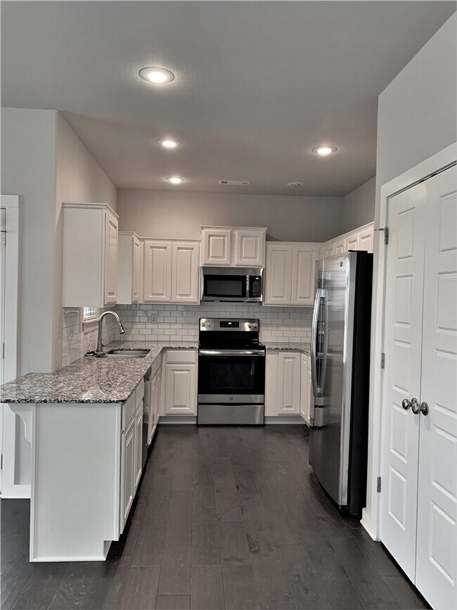 Photo - 3901 SW Peachwood Dr