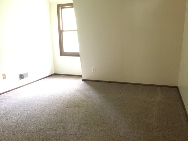 Photo - 8911-B N 95th St