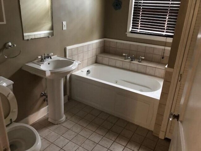 Photo - 2-fgs0032 Unit #34