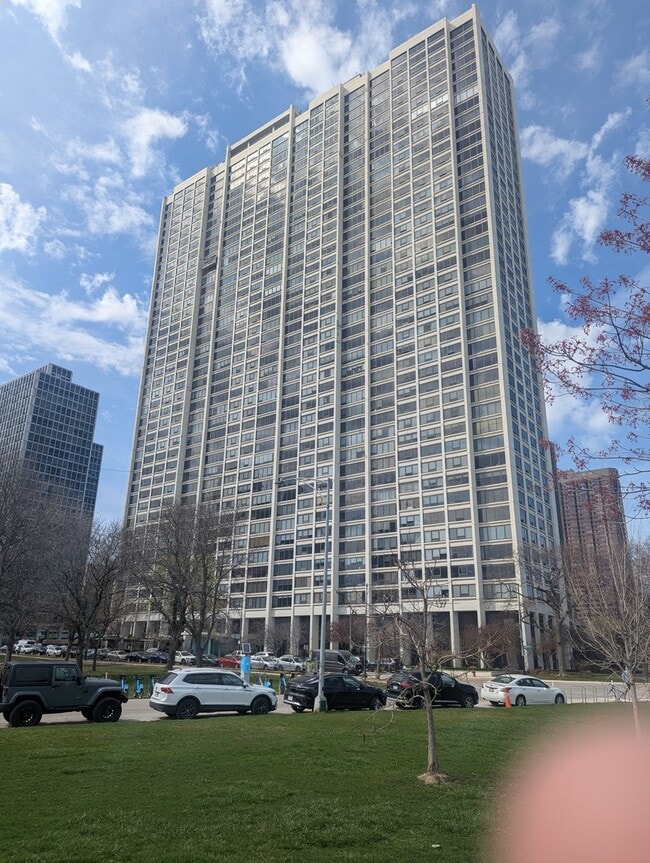 Building Photo - 2800 N Lake Shore Dr Unit 904