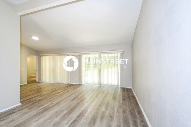Photo - 4 Bedroom Pet-Friendly Home in St. Louis, MO with Main Street Renewal