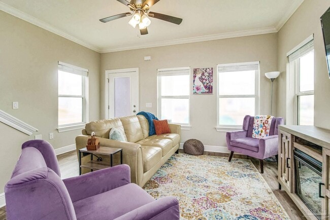 Photo - 1002 W Main St