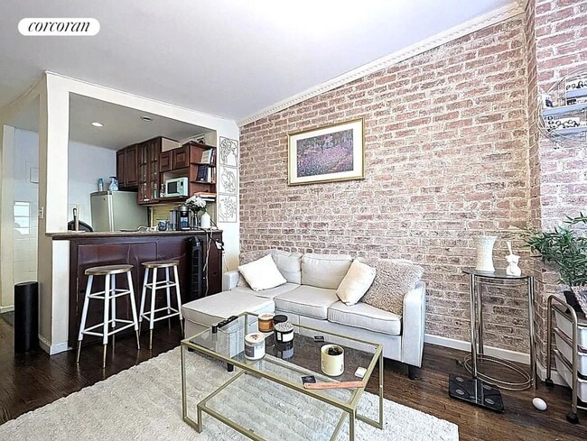 Photo - 304 E 73rd St