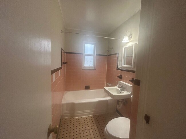 Photo - 414-416 E 222 ST Unit DN