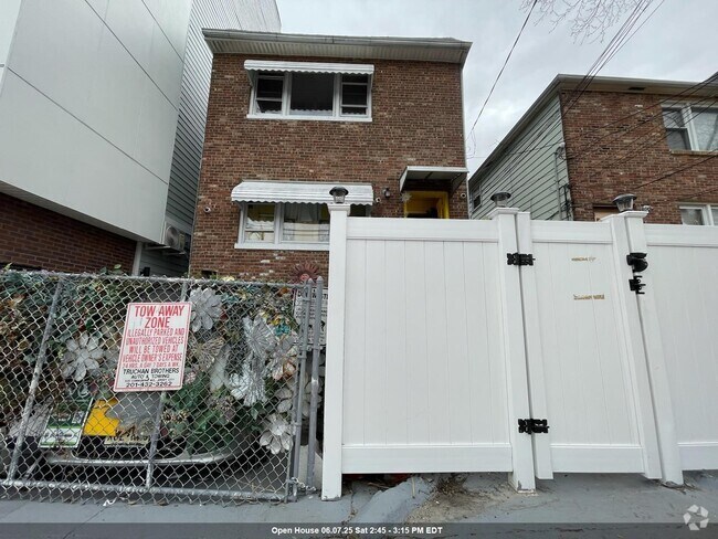 Building Photo - 28 McAdoo Ave Unit 2 Rental