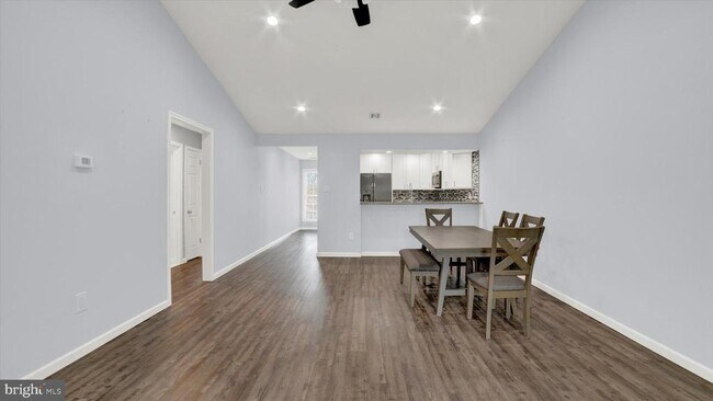 Photo - 221 Allem Ln