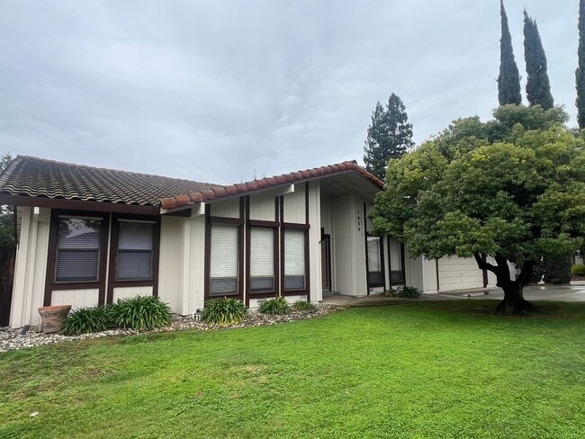 Building Photo - BEAUTIFUL 4 BEDROOM W/POOL IN FAIR OAKS!!