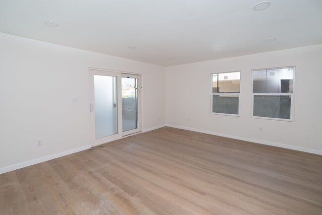 Photo - 2400DelM Unidad 2400