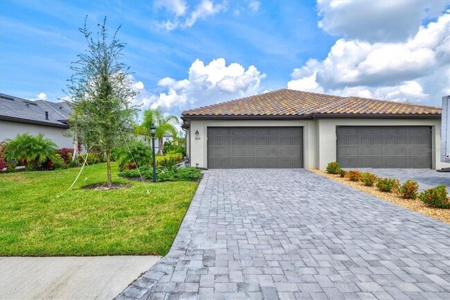 Building Photo - 15519 Sunny Day Dr Rental