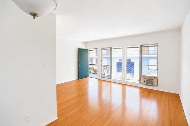 260 S Sycamore Ave Unit 28