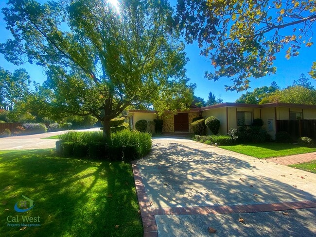 Photo - $9595 - 6 Bed/4.5 Ba Executive Home in Los Altos HIlls/With Pool/Separate Inlaw Unit