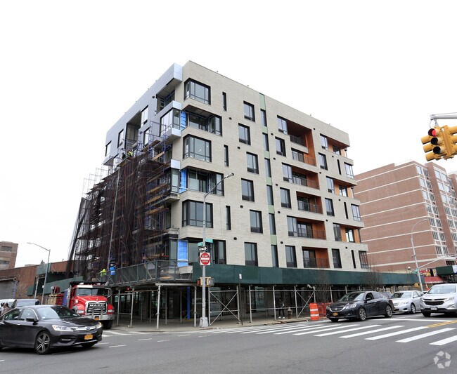 Photo - 221 E 138th St