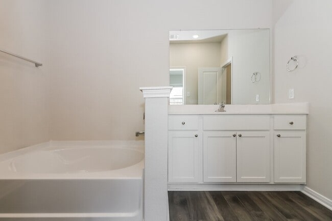 Photo - 7610 Thrips Ln