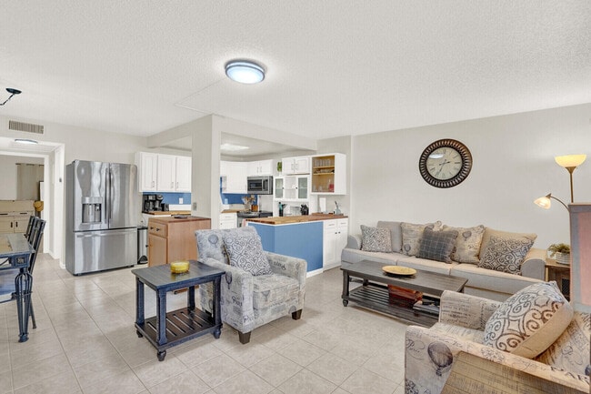 Photo - 1016 Cambridge A