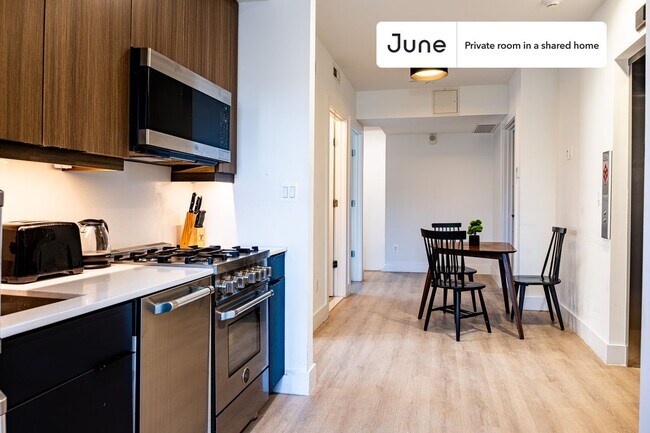 Room in Shared 4 bed/2 bath home in Dupont Circle