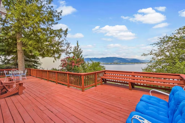 Photo - 263 Lakeshore Dr