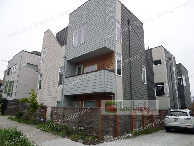 Building Photo - Stunning 4-Bedroom Newer Construction w/Huge VIEW Rooftop Deck in Fremont!!