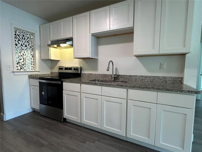 Photo - 645 7th St NE