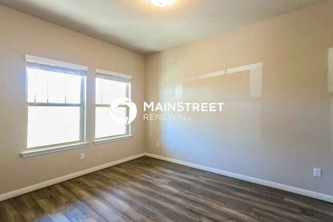 Photo - 4 Bedroom Pet-Friendly Home in San Antonio, TX with Main Street Renewal