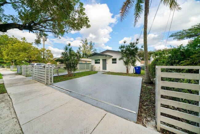 Photo - 5035 NW 5th Ave Unit 5035