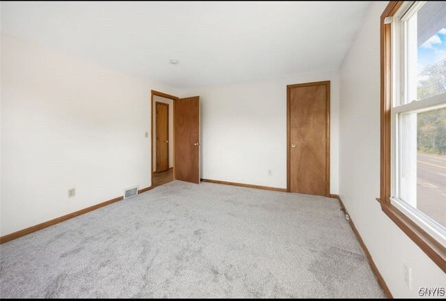 Photo - 5696 Caughdenoy Rd