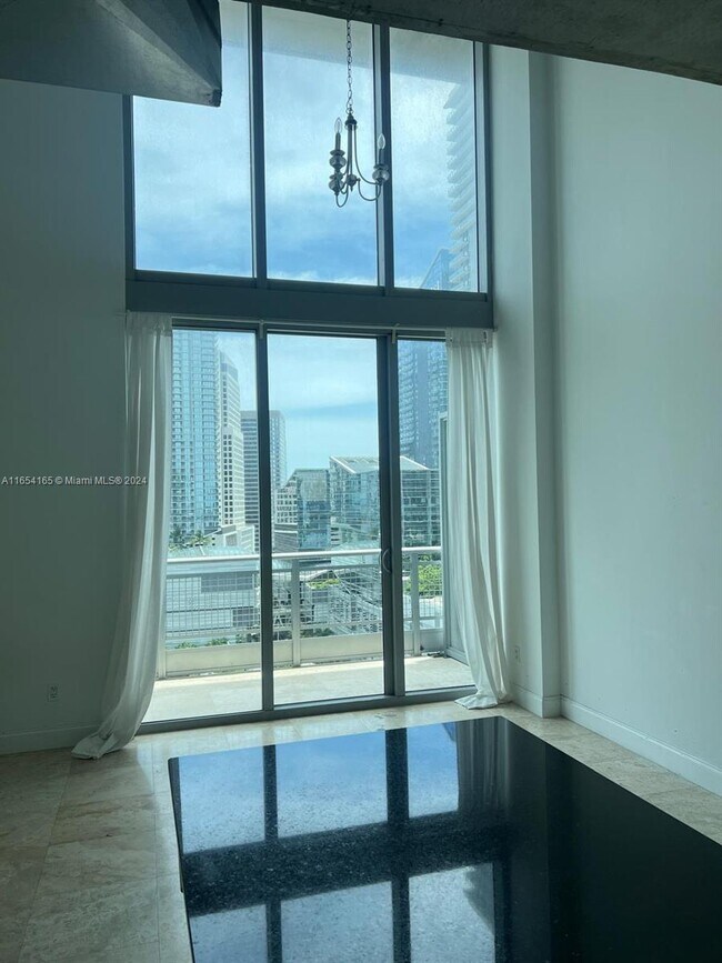 Photo - 690 SW 1st Ct Unidad 2122