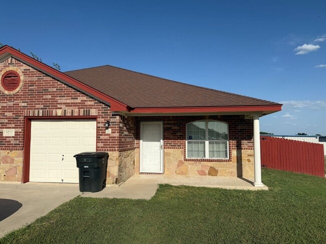 Building Photo - 4100 Elms Run Cir Unit B Rental