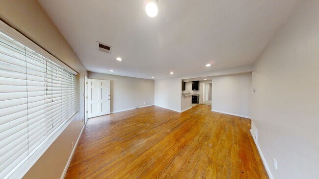 Photo - Spacious 8-Bedroom / 4-Bathroom Home Near ...