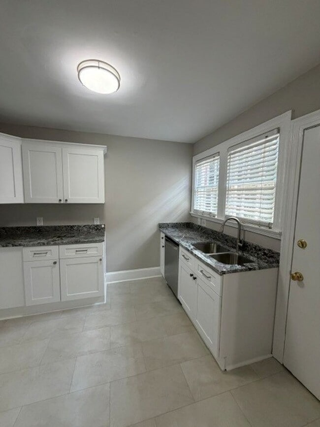 Photo - 719 Grandin Rd