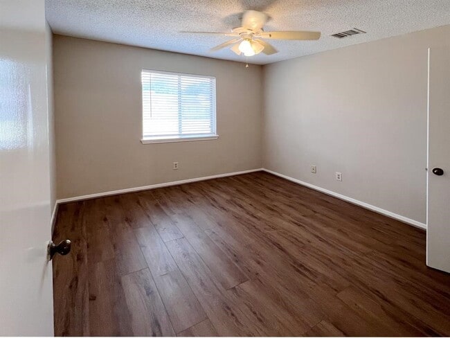 Photo - 3122 Windmill St