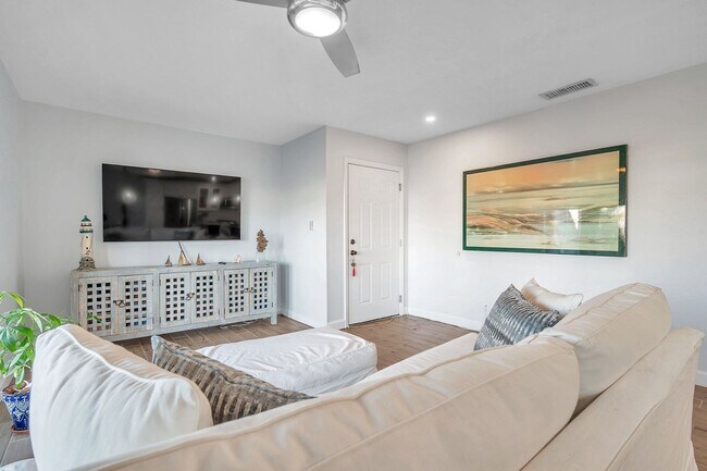 Photo - 4728 Beach Dr SE Unit A