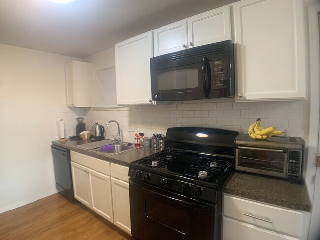 Photo - 302 E 30th St Unidad C