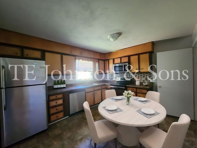 Photo - 3 Bed Home Situated near Hwy. 311 & Local Golf Course