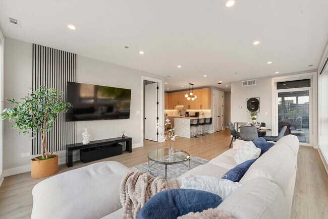 Photo - 2344 W Polk St Unit ID1253891P