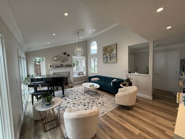 Photo - 328 Flaming Oak Dr