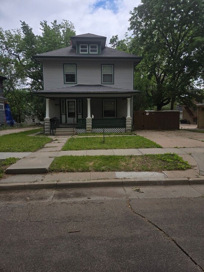 Close to Downtown - Close to Downtown