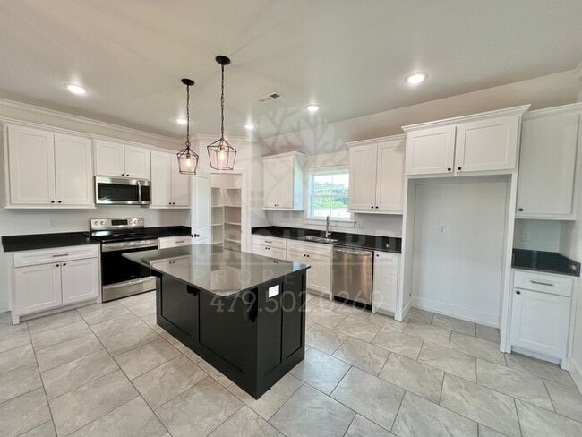 Building Photo - Siloam Springs- Single-Family Home- Spacio...