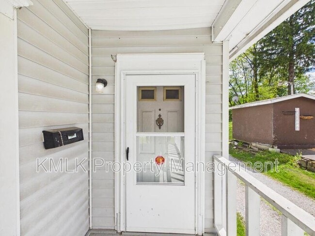 Photo - 484 Crouse St