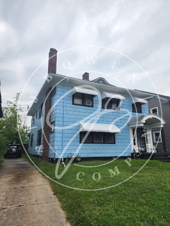 3 bed 1 bath lower duplex with so much space! - 3 bed 1 bath lower duplex with so much space! Apartment Unit Lower